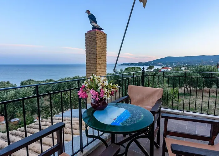 Eros Pittoresque Retreats - Perfect Location, Panoramic Seaview *