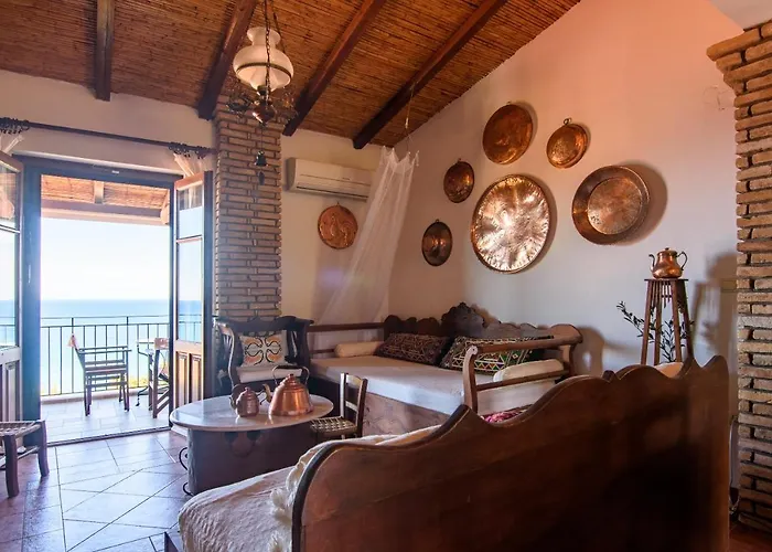 بيت للعطل Eros Pittoresque Retreats - Perfect Location, Panoramic Seaview Koróni