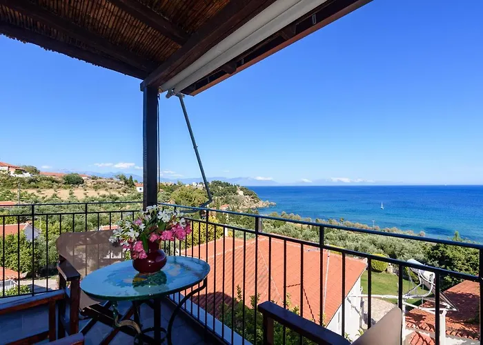 Eros Pittoresque Retreats - Perfect Location, Panoramic Seaview *