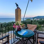 Eros Pittoresque Retreats - Perfect Location, Panoramic Seaview *