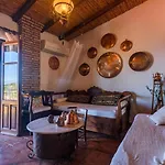 Eros Pittoresque Retreats - Perfect Location, Panoramic Seaview *