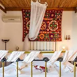 Eros Pittoresque Retreats - Perfect Location, Panoramic Seaview