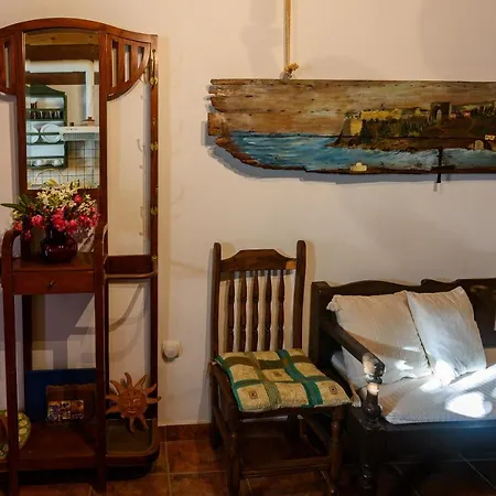 Eros Pittoresque Retreats - Perfect Location, Panoramic Seaview *