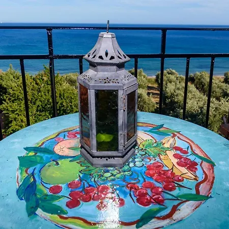 Eros Pittoresque Retreats - Perfect Location, Panoramic Seaview Holiday home *