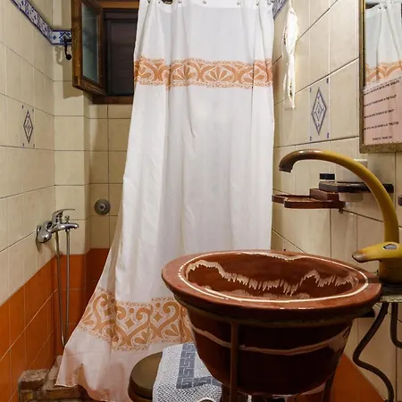 Eros Pittoresque Retreats - Perfect Location, Panoramic Seaview Vakantiehuis