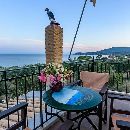 Eros Pittoresque Retreats - Perfect Location, Panoramic Seaview *
