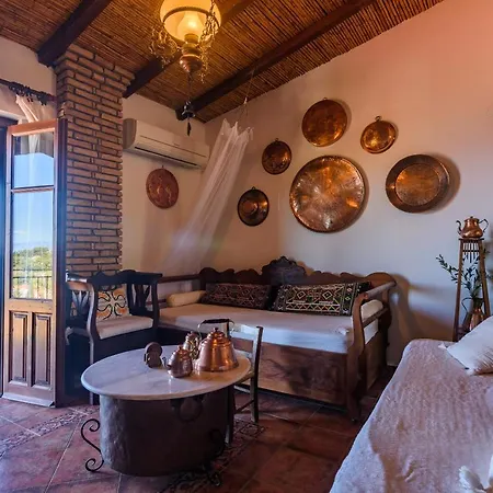 Eros Pittoresque Retreats - Perfect Location, Panoramic Seaview *