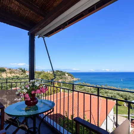 Eros Pittoresque Retreats - Perfect Location, Panoramic Seaview *