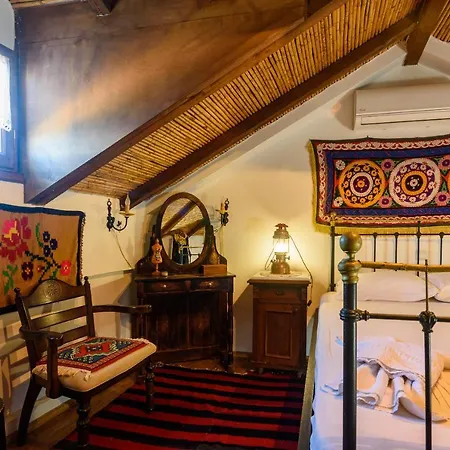 Eros Pittoresque Retreats - Perfect Location, Panoramic Seaview Holiday home *