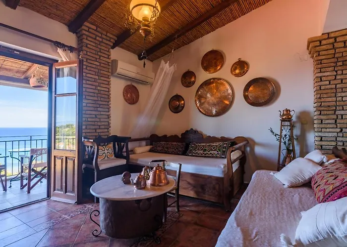 Eros Pittoresque Retreats - Perfect Location, Panoramic Seaview *