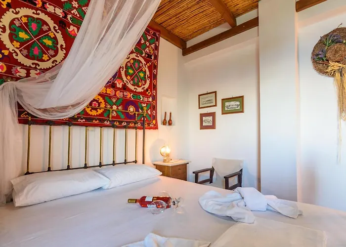 Eros Pittoresque Retreats - Perfect Location, Panoramic Seaview Koróni