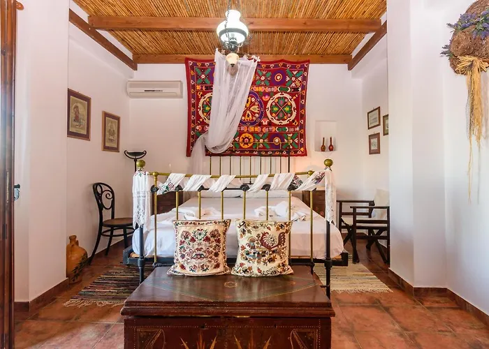 Eros Pittoresque Retreats - Perfect Location, Panoramic Seaview Feriehus