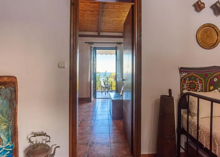 Eros Pittoresque Retreats - Perfect Location, Panoramic Seaview