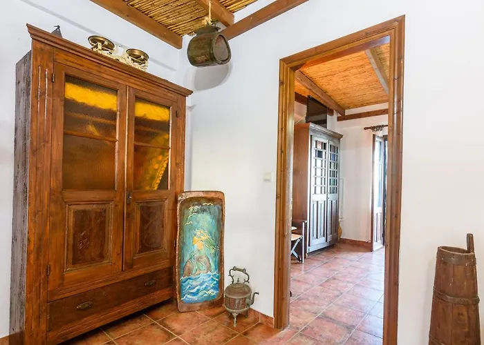 Eros Pittoresque Retreats - Perfect Location, Panoramic Seaview Feriehus